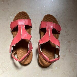 Women’s Comfy Orthopedic Sandals Size 8.5 (39), Pinkish Red